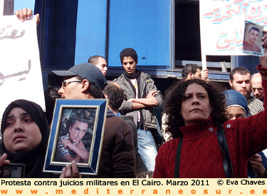 Protesta contra los juicios militares. El Cairo, 16 Mar 2011.