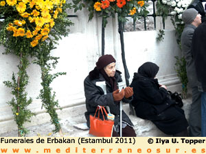 Ancianas en los funerales de Erbakan