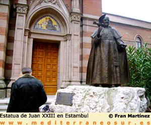 Estauta de Juan XXIII en Estambul