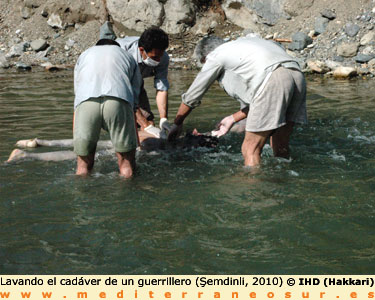 Lavando cadaver PKK