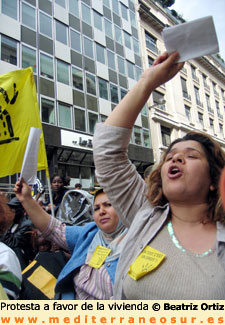 Protesta en París a favor de una vivienda digna