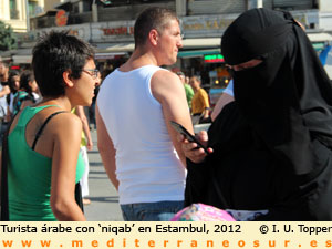 Turista rabe con niqab