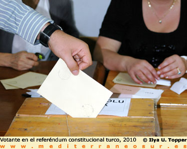 Votante en el referendum turco 2010