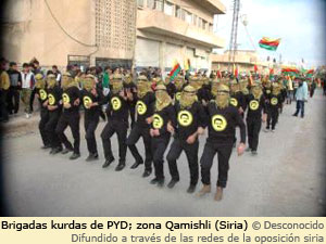 Brigadas del PYD kurdo cerca de Qamishli, Siria