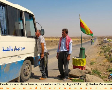 Control kurdo de un bus en Siria