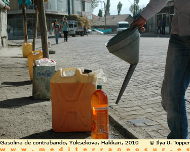 Gasolina de contrabando en Yüksekova